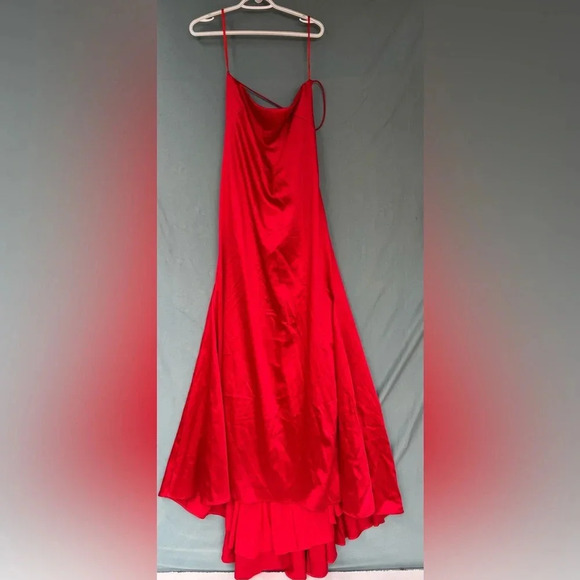EUC Mac Duggal Ieena 26268 Strappy Lace-Up Back Column Gown, Red, 12 - Picture 1 of 8